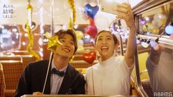 白洲迅＆堀田茜、ロンドンバスで2人だけの結婚式！指輪交換も『私たち結婚しました』第2話