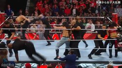 女子レスラーが警備員を“蹴るわ投げるわ”の暴挙！ “超”カオスに「なんでやねんw」「警備はっ倒してるw」「災難」困惑広がる