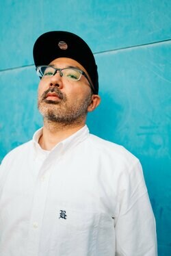 MACKA-CHINの約6年ぶりとなるアルバム『muon』がリリース決定！アンビエント～チルなサウンドを中心にブーンバップやレゲエなどなど雑多な嗜好を反映させた振り幅広めの作品で全曲を自身でプロデュース！