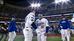 大谷翔平の歴史的サヨナラ満塁弾でロバーツ監督“破顔”　歓喜の咆哮にファン注目「可愛いすぎる」「何度も見てしまう」