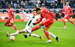 吉田麻也と日本代表CB対決、絶対王者バイエルンを撃破… 板倉滉、4試合全てフル出場で牽引　孤軍奮闘もチームの結果は苦しい1ヶ月