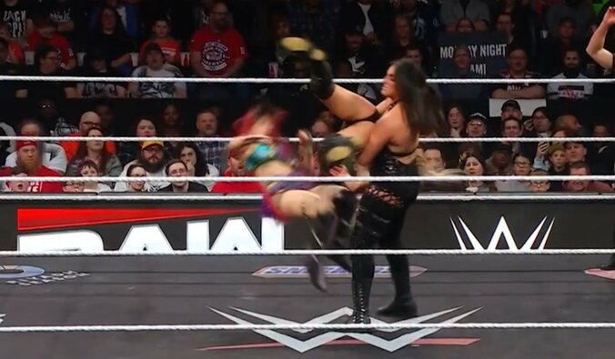 リヴを振り回すラケル