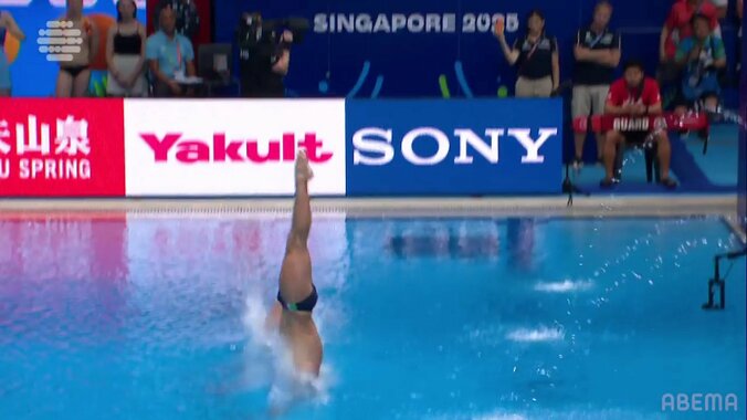 「大逆転での金メダル！」「いやまだあるので」衝撃の“中国超え”で実況も思わず先走り！完璧シンクロ＆圧巻の直角入水で“金確定”の最高演技 4枚目