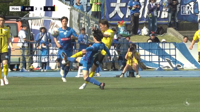 【映像】判定に猛抗議→ピッチに踏み入って痛恨レッド