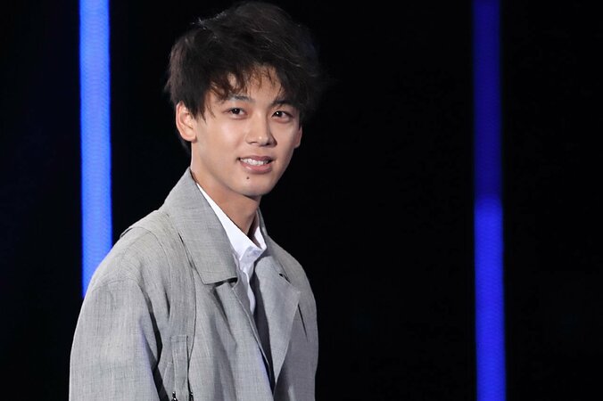 竹内涼真『太陽は動かない』で共演する藤原竜也との“イケメン2ショット”を披露「スパイのコンビです」 1枚目