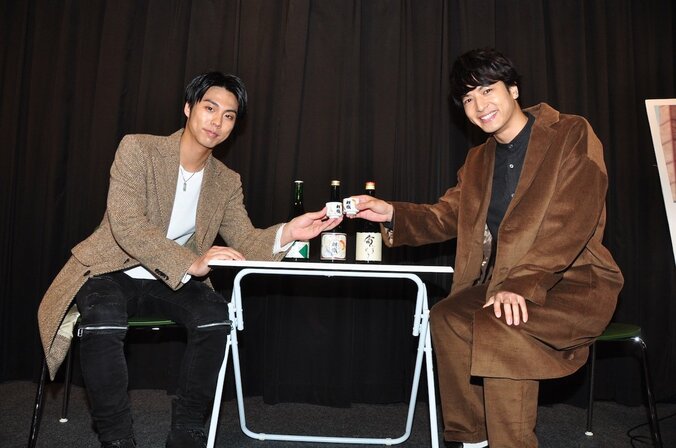 小野塚勇人＆中村優一が朝から日本酒で乾杯！　『恋のしずく』ライダー俳優酒飲みトークショー 1枚目