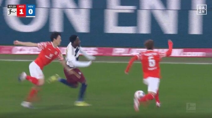 「どこから来たんや？」佐野海舟、体を回転させて“爆速ボール奪取”「マジで怪物」強靭フィジカルでカウンター阻止 2枚目