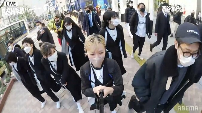 BiSH、『解散パーチー 開会式』で渋谷の街を闊歩してライブ会場へ 「センター街だ」「自由すぎる」ファン騒然 2枚目