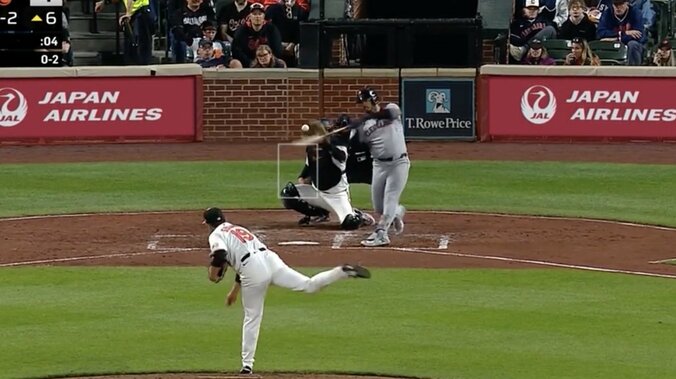 【写真・画像】なんで…！？ 菅野智之の魔球で“まさかの光景”「動きすぎ」 天才打者が困惑… バットにかすりもしない「エグい軌道」　1枚目