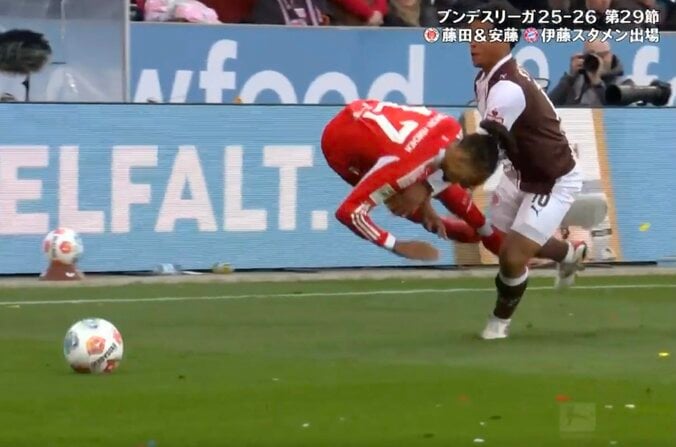 場内騒然！ 藤田譲瑠チマにブチギレ… 突き飛ばして“一触即発”「そりゃキレる」バイエルンFWを吹っ飛ばす→完全無視「気持ち強すぎだろ」 3枚目