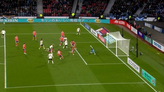 「振りが速すぎる」伊東純也の“神速ツータッチ弾”にファン驚愕！「本当に美しすぎる」6人連携でスコットランド守備を破壊 5枚目