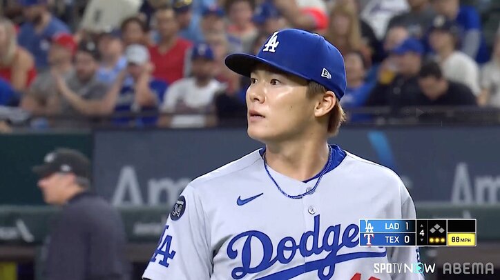 【写真・画像】こんな佐々木朗希見たことない！ド軍ベンチで“破顔” 中継が一瞬捉えた一幕に「可愛かった」反響続々　1枚目