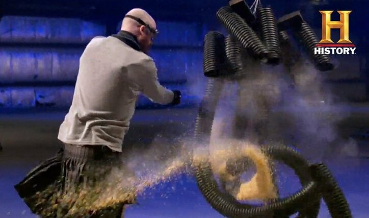 俺たちは“刀剣乱武”！究極のリアル・ファイトショーで競うのは、 “自分との戦い”と“チャンピオンの称号” 「刀剣の鉄人：死のラウンド」日本初放送