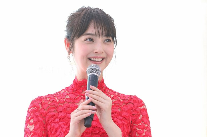 佐々木希、セクシーで美しい背中ショットを披露「綺麗すぎる」