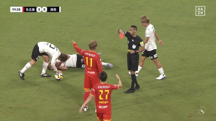 【映像】イエロー？競り合いでの顔面肘打ちの瞬間