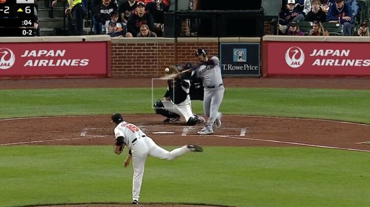 【写真・画像】なんで…！？ 菅野智之の魔球で“まさかの光景”「動きすぎ」 天才打者が困惑… バットにかすりもしない「エグい軌道」　1枚目