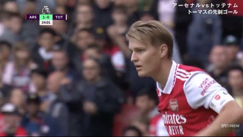 イケメンすぎる！「ふわっと浮かせてちょーん」 貴公子ウーデゴール、相手の意表を突く左足アウトパス