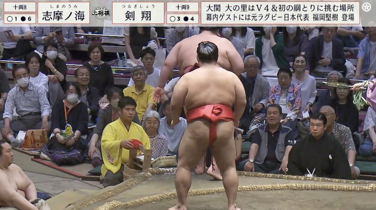 力士が突如の無抵抗“棄権”…自ら土俵を割る姿に対戦相手は呆然「どう