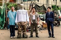 映画『ハード・コア』東京国際映画祭に出品決定　山下敦弘監督が“謎のロボット”とレッドカーペットを闊歩！？