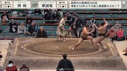 「すごいポーズで落ちてった」敗れた力士が“吹っ飛ぶ”姿に騒然「まさに怒涛」驚嘆の声も