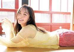 “可愛すぎるアナウンサー”刈川くるみ、“癒され度100％のデートグラビア『ヤンジャン』2度目の表紙