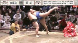 22センチ・42キロ差も“うっちゃり”小兵力士の豪快な逆転技に万雷の拍手「なんだ今のは！」