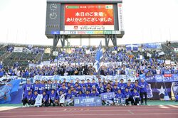 FC町田ゼルビアが“3度目の正直”で悲願のJ1昇格！引退発表の太田宏介がキャプテンマークでスタメン出場！