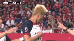 「嫌いになれないんよな」鈴木優磨、浦和サポに鹿島のエンブレムを見せつけるゴールパフォーマンスが話題 審判に止められるもSNSでは「最高の煽り」「こんな漢気ある選手ほしい」の声も