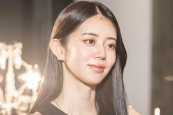 “究極のくびれボディ”20歳女子大生ラウンドガール、合コンで芸人にミニスカで馬乗り「プレイじゃん」