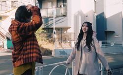 堀未央奈、ミニワンピからの美脚に「ほそ！」「手首みたい」の声、原宿で待ち合わせ、あまりのかわいさに21歳夫も動揺『私たち結婚しました 5』2話