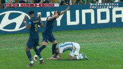 「土下座してたのにw」「反則やんw」デ・パウル、相手DFを“置き去りの秘策”に視聴者爆笑