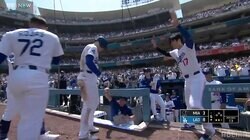 豪快弾のフリーマン出迎えで大谷翔平が「大活躍」 強烈な“翔平シャワー”に反響続々「大谷がひまわり投げた」