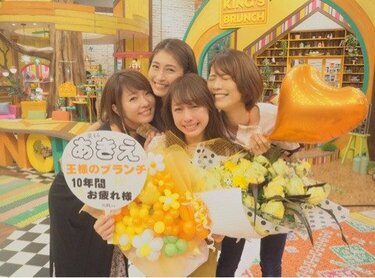 鈴木あきえ、『王様のブランチ』涙の卒業 打ち上げにOGリポーター集結