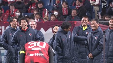 浦和OBが鹿島OBをパンチ＆キックで粉砕!「何この演出w」大先輩をいじり倒す“感謝”のメッセージ動画が話題沸騰「おもちゃにされてる」「めちゃくちゃ仲良いやん」