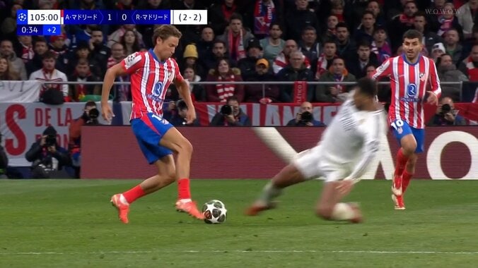 【映像】ベリンガムのロケットスライ→地面を叩いて激怒した瞬間