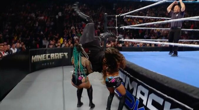 【映像】100キロ超女子、パツパツスーツで“一回転”大ジャンプ