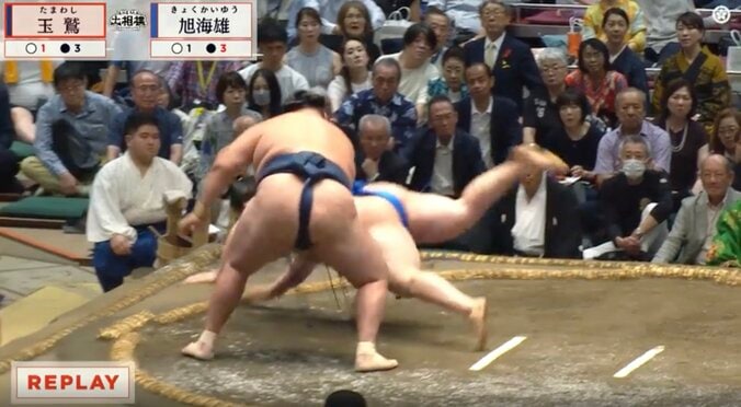 鉄人・玉鷲の姿に「涙が出る」 歴史に刻む「907」…“渾身の白星”に館内誰もが拍手する感動の光景 4枚目