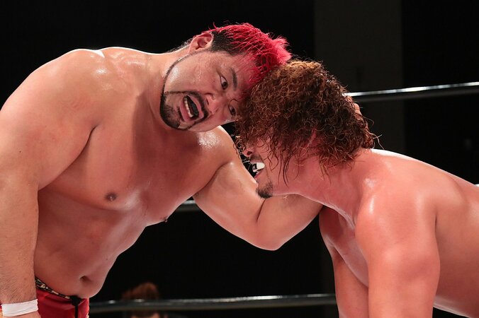 皮膚を裂き、骨にまで届くような鋭い音…征矢学、壮絶な打撃戦で中嶋勝彦に肉迫 1枚目