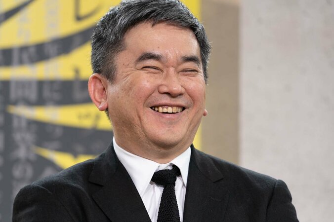 ドラマ「ハゲタカ」で最強の企業買収者を演じる綾野剛、コンビニでは“うどん買い占め？” 2枚目