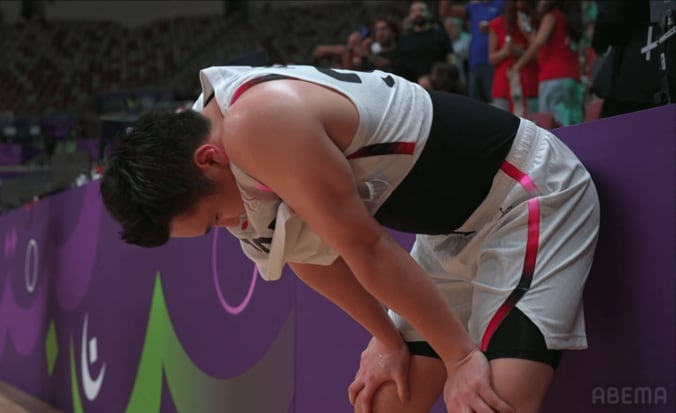 試合後に落胆する富永啓生