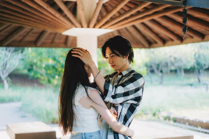 【写真・画像】「泣く…」18歳美女モデルが目にいっぱい涙をため…熱烈ハグ『オオカミくん』8話　3枚目