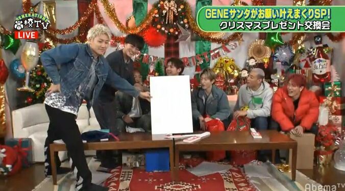 片寄涼太、数原龍友からの“放送禁止”なプレゼントに「コレ初めて見た…」と苦笑 8枚目