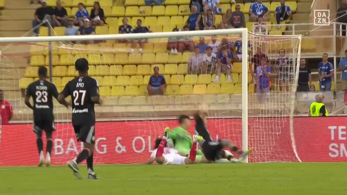 嘘だろ？南野拓実が魂のダイビングヘッドで決勝ゴール！「最高なんだが」途中出場から10分で奪った殊勲の一撃にファン大興奮 3枚目