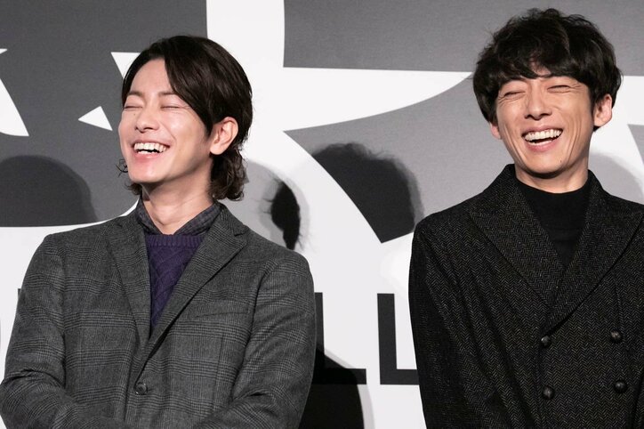 佐藤健&高橋一生、池田エライザのハイヒールに入れた酒を飲み「ありがとうございます」