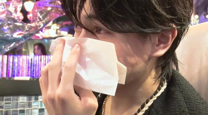 【写真・画像】「みんなお母さんにしてやります」18歳の新人ホスト、”可愛いキャラ”を目指すも惨敗し号泣　1枚目