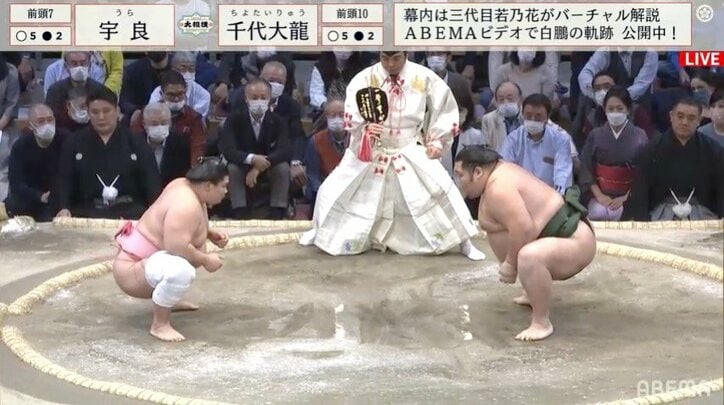 宇良、“ひらり”と相手の攻撃をかわすトリッキーな取り組みで相撲ファンを魅了「斜め後ろに跳んだね」