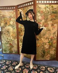 島崎遥香の個性的な衣装＆ポージングに「超可愛い貴婦人」「お人形さん」とファン称賛