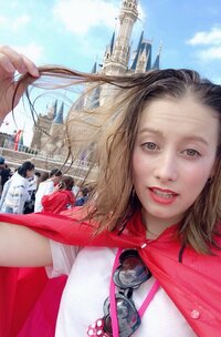 ドーキンズ英里奈『ディズニー城前夏イベ始まりました!』