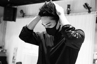 町田啓太、マスク姿の“イケメンショット”を公開 「美しい横顔」「男前が過ぎる」とファン悶絶