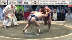 「何が起きた？」大相撲で発生確率0.1％の珍事発生 実力派力士が突如“膝から崩れ落ちる”姿に衝撃「初めて見た」